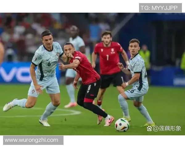 12月足球明星闪耀赛场展现非凡技艺与激情瞬间 12月足球明星闪耀赛场展现非凡技艺与激情瞬间