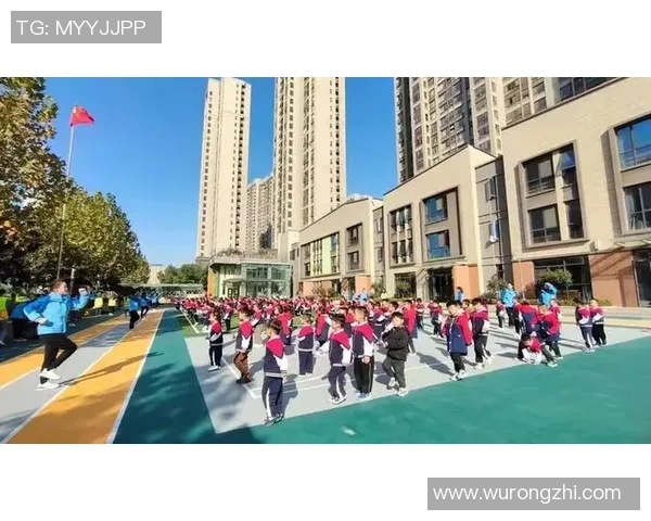 可爱的足球明星动漫形象展现活力与激情的完美结合 可爱的足球明星动漫形象展现活力与激情的完美结合