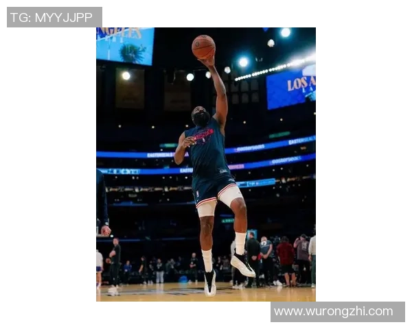 足球明星哈登在绿茵场上的精彩瞬间与独特魅力展现 足球明星哈登在绿茵场上的精彩瞬间与独特魅力展现